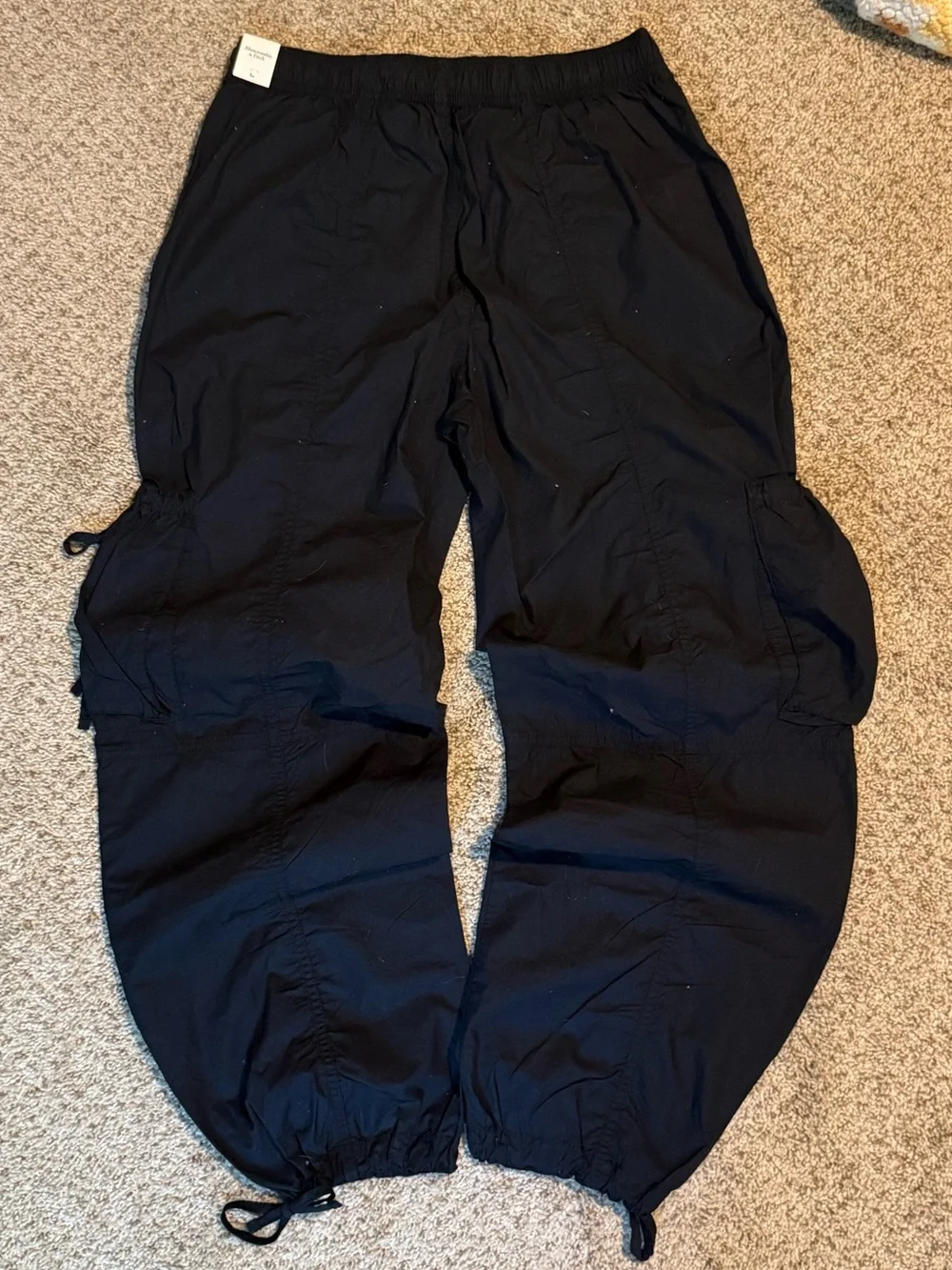 Abercrombie & Fitch Black Drawstring Cargo Pants, size S, NWT